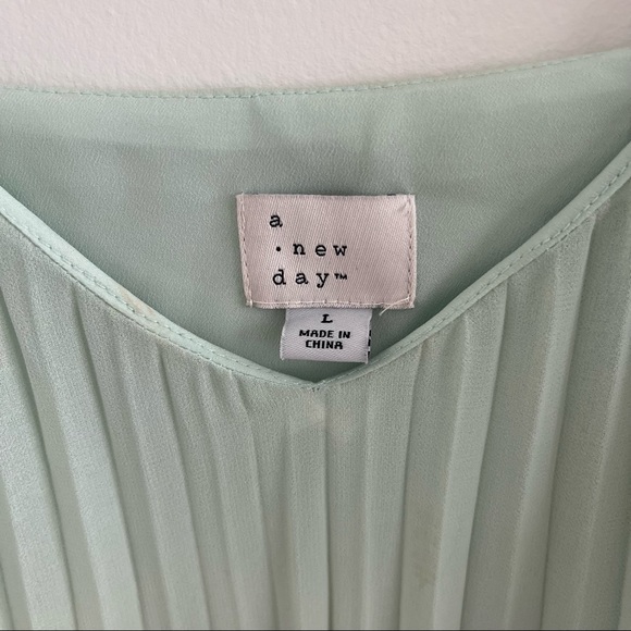 Teal blue tank - Picture 2 of 3